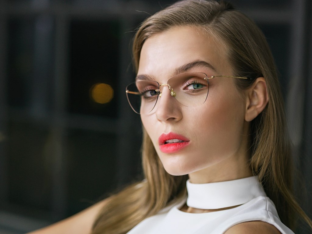 Women wearing Lindberg Precious solid gold temples